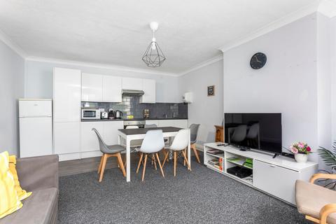 2 bedroom flat to rent, Brunswick Road, Hove, BN3