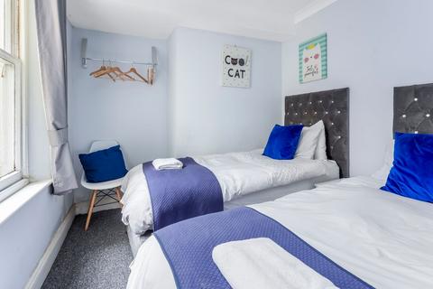 2 bedroom flat to rent, Brunswick Road, Hove, BN3