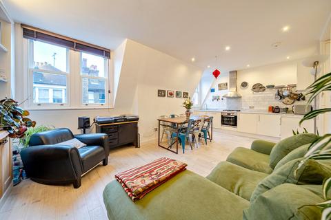 2 bedroom flat for sale, Prince of Wales Drive, Battersea, London, SW11