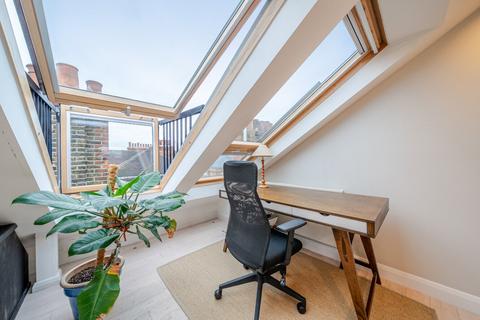 2 bedroom flat for sale, Prince of Wales Drive, Battersea, London, SW11