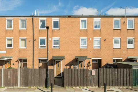 2 bedroom maisonette to rent, Lyneham Walk, London E5
