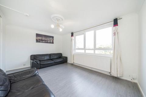 2 bedroom maisonette to rent, Lyneham Walk, London E5