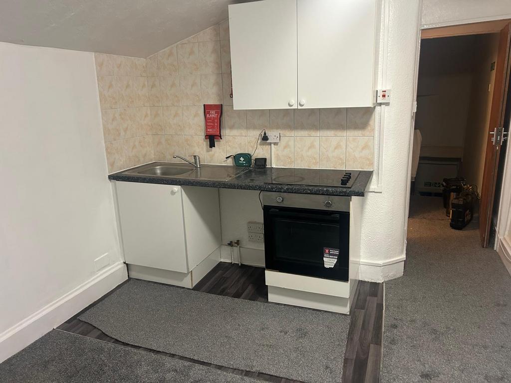 1 bed studio to rent St. Albans Road, Seven Kings