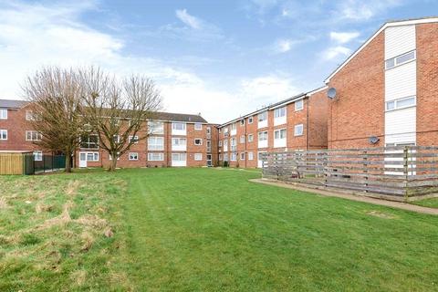 2 bedroom flat to rent, Burns Drive, Hertfordshire HP2