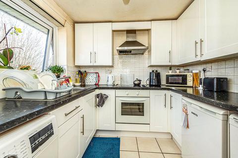 2 bedroom flat to rent, Burns Drive, Hertfordshire HP2