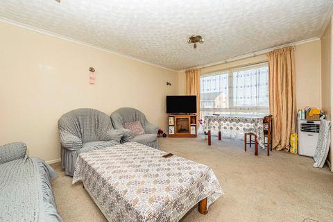 2 bedroom flat to rent, Burns Drive, Hertfordshire HP2