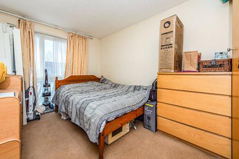 2 bedroom flat to rent, Burns Drive, Hertfordshire HP2