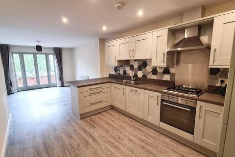 2 bedroom house to rent, Albion Cottages, London Road, Macclesfield
