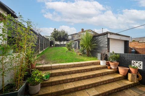 3 bedroom semi-detached house for sale, Concord Avenue, Chatham
