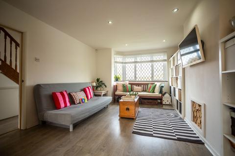 3 bedroom semi-detached house for sale, Concord Avenue, Chatham