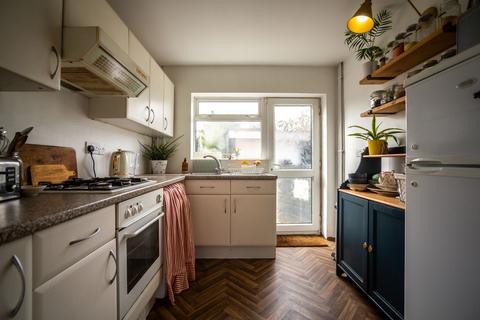 3 bedroom semi-detached house for sale, Concord Avenue, Chatham