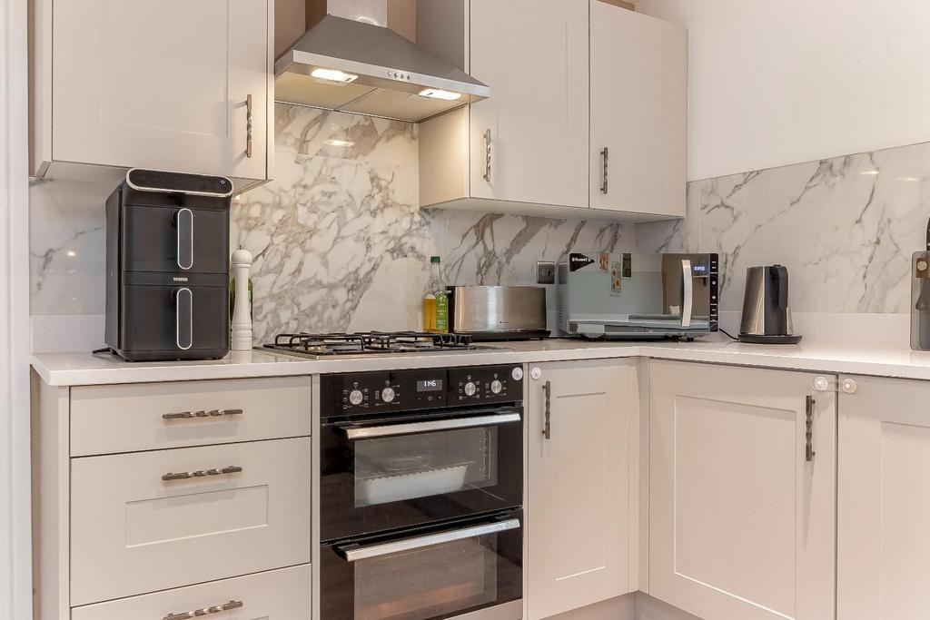 Dining Kitchen - F.jpg