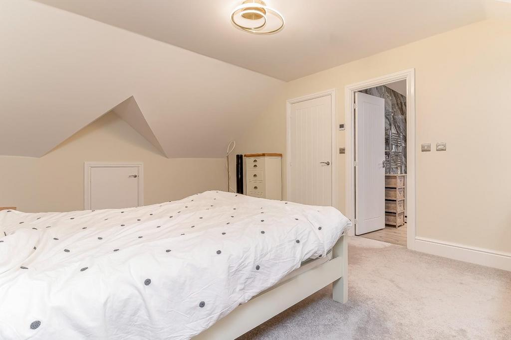 Master Bedroom - B Edit.jpg