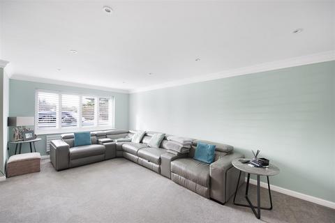 5 bedroom detached house for sale, The Acorns, Thurston,