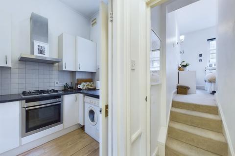 2 bedroom flat to rent, Gloucester Street, Pimlico, London, SW1V