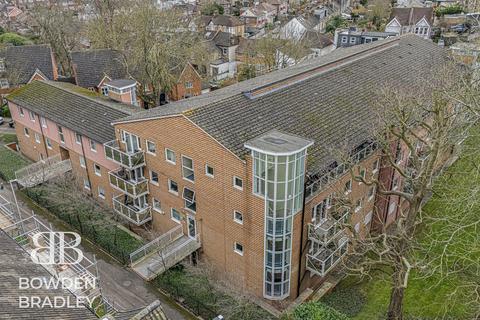 2 bedroom flat to rent, Clementine Walk, Woodford Green, IG8