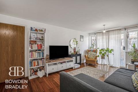 2 bedroom flat to rent, Clementine Walk, Woodford Green, IG8