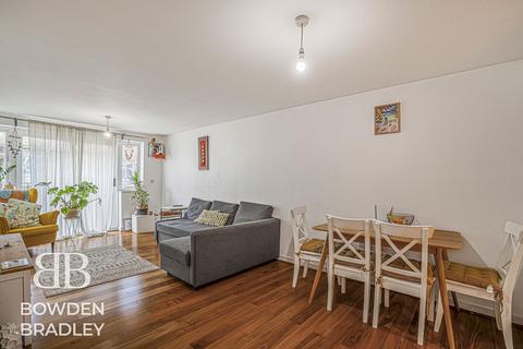 2 bedroom flat to rent, Clementine Walk, Woodford Green, IG8