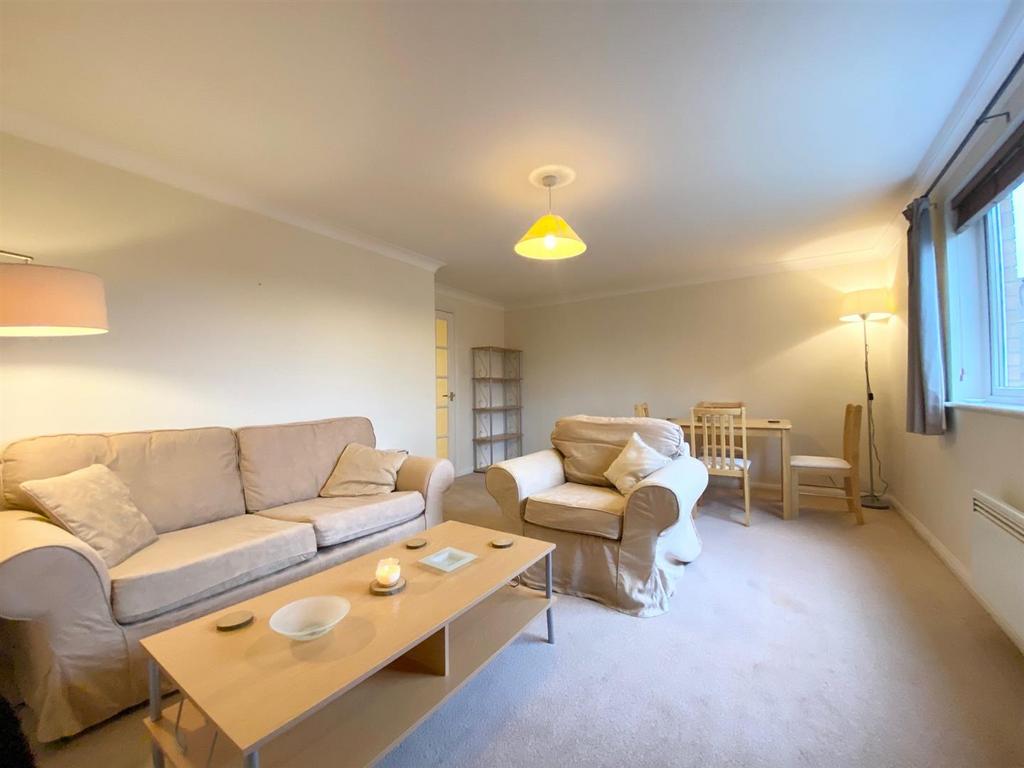 Lounge 3.jpg
