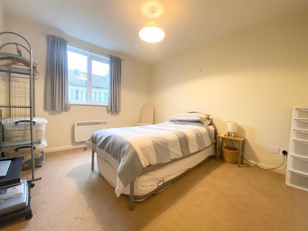 Bedroom 1.jpg