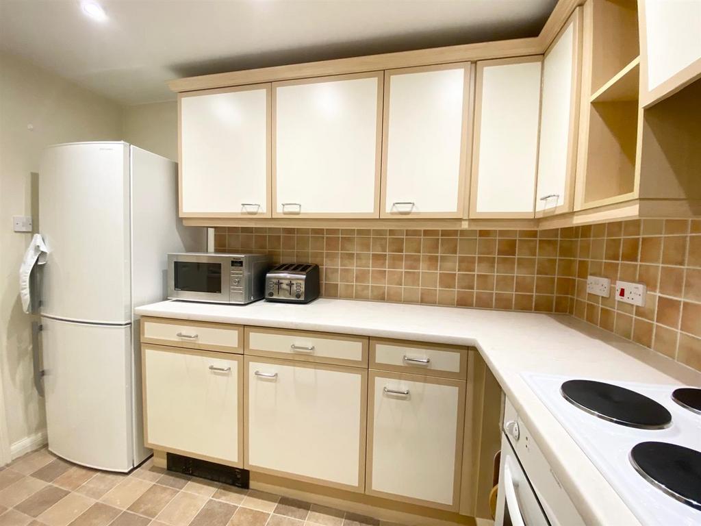Kitchen 2.jpg