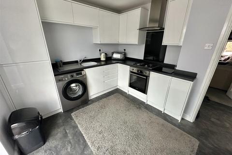 2 bedroom end of terrace house for sale, Gordon Court, Shillbank Lane, Mirfield