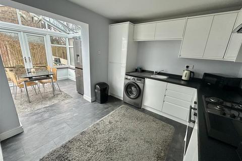 2 bedroom end of terrace house for sale, Gordon Court, Shillbank Lane, Mirfield