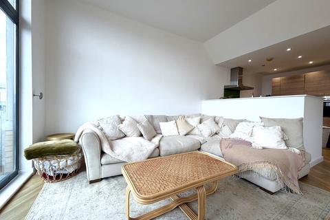 2 bedroom apartment to rent, Helen House, Rollason Way, CM14