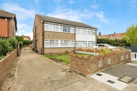 2 bedroom maisonette for sale, Lake Avenue, Rainham