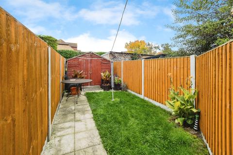 2 bedroom maisonette for sale, Lake Avenue, Rainham