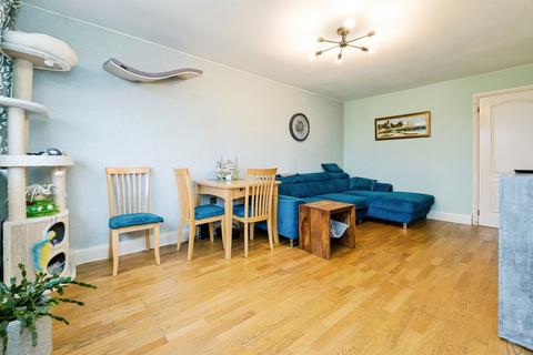2 bedroom maisonette for sale, Lake Avenue, Rainham