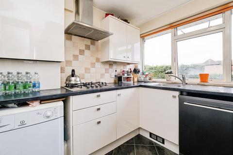 undefined, Lake Avenue, Rainham