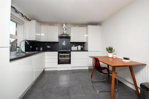2 bedroom apartment to rent, Welbeck Close, Milton Kenes MK10