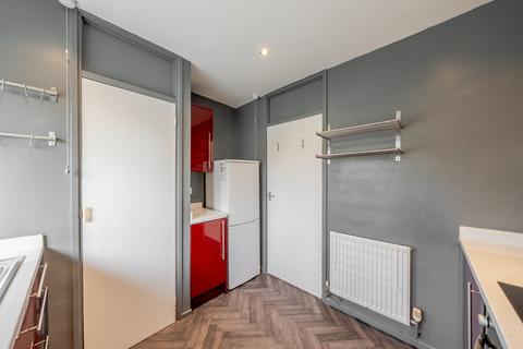 2 bedroom flat for sale, Lincombe Drive, Leeds LS8