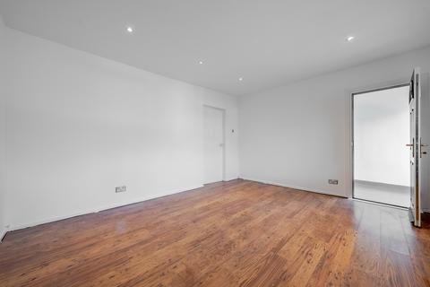 2 bedroom flat for sale, Lincombe Drive, Leeds LS8