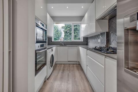 4 bedroom house to rent, Courthouse Gardens, London, N3