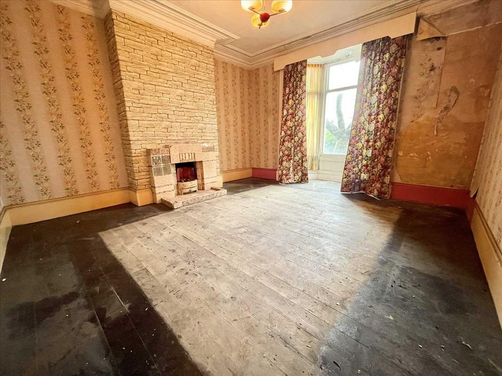 LOUNGE (front)
