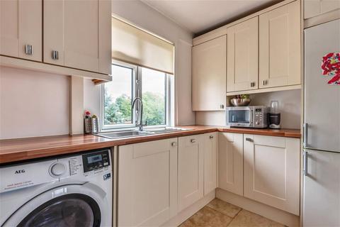 3 bedroom apartment to rent, West Sheen Vale, Richmond