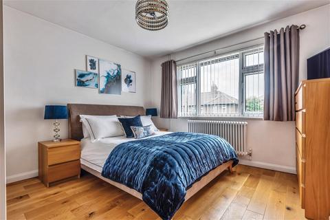 3 bedroom apartment to rent, West Sheen Vale, Richmond