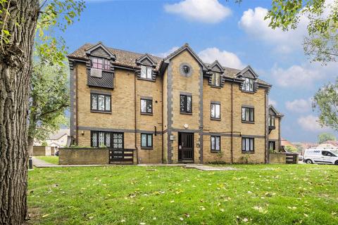 2 bedroom flat to rent, Sandpiper Close