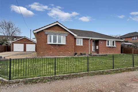 3 bedroom detached bungalow for sale, Staplers Road, Newport