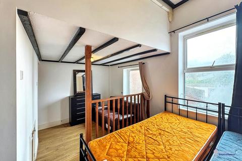Studio to rent, 6a Victoria Road, SO19 9DX