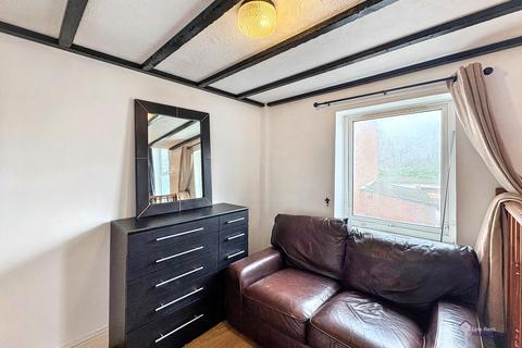 Studio to rent, 6a Victoria Road, SO19 9DX
