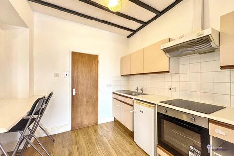 Studio to rent, 6a Victoria Road, SO19 9DX