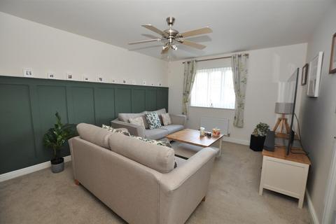 4 bedroom detached house for sale, Fairfields, Burton-On-Trent DE14
