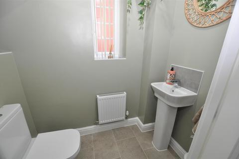 4 bedroom detached house for sale, Fairfields, Burton-On-Trent DE14