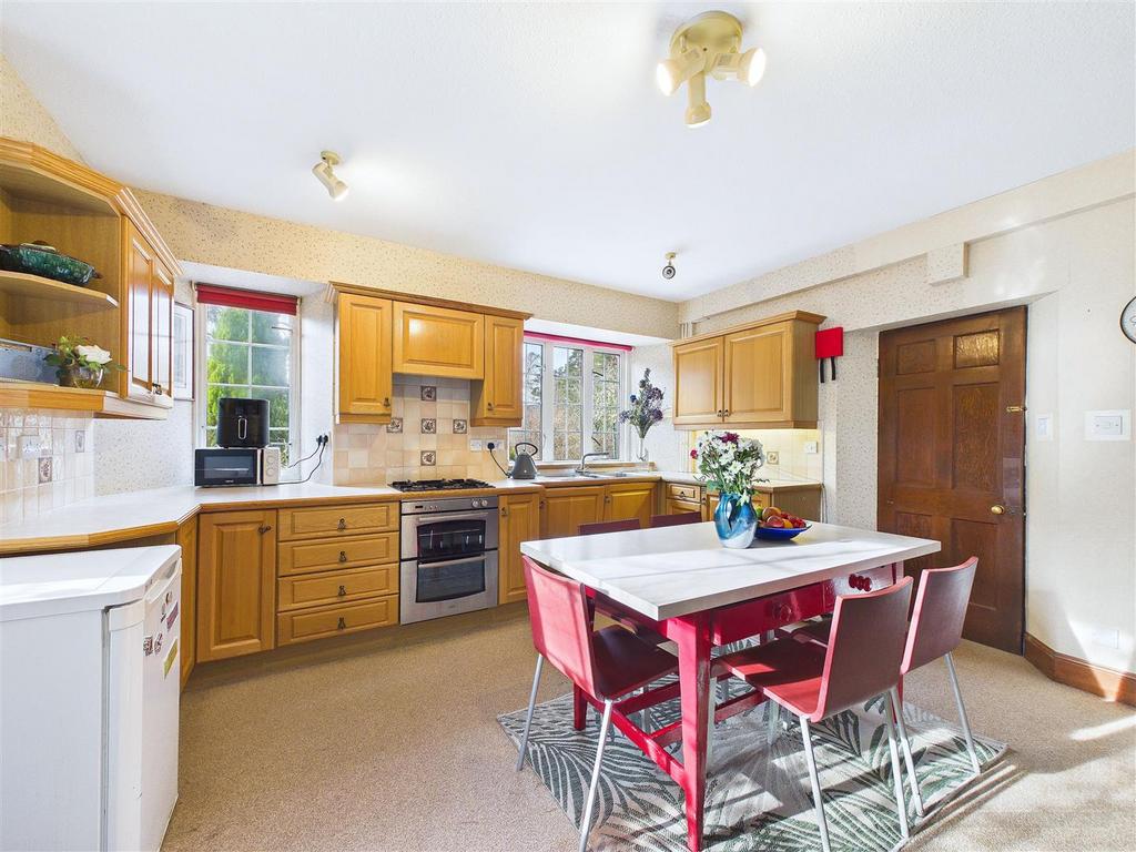 Kitchen / Dining