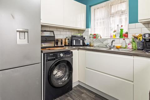 3 bedroom flat for sale, Anscombe Road, Worthing