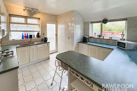 3 bedroom detached bungalow for sale, Clinton Avenue, East Molesey KT8