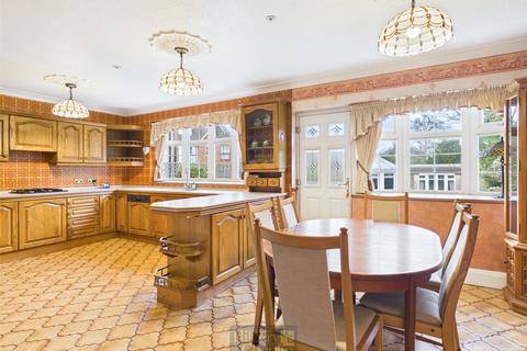 4 bedroom detached house for sale, Rayleigh Road, Hutton, Brentwood, Essex, CM13